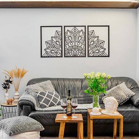 Natural-Style Apartment In The Centre Of ブラチスラヴァ エクステリア 写真