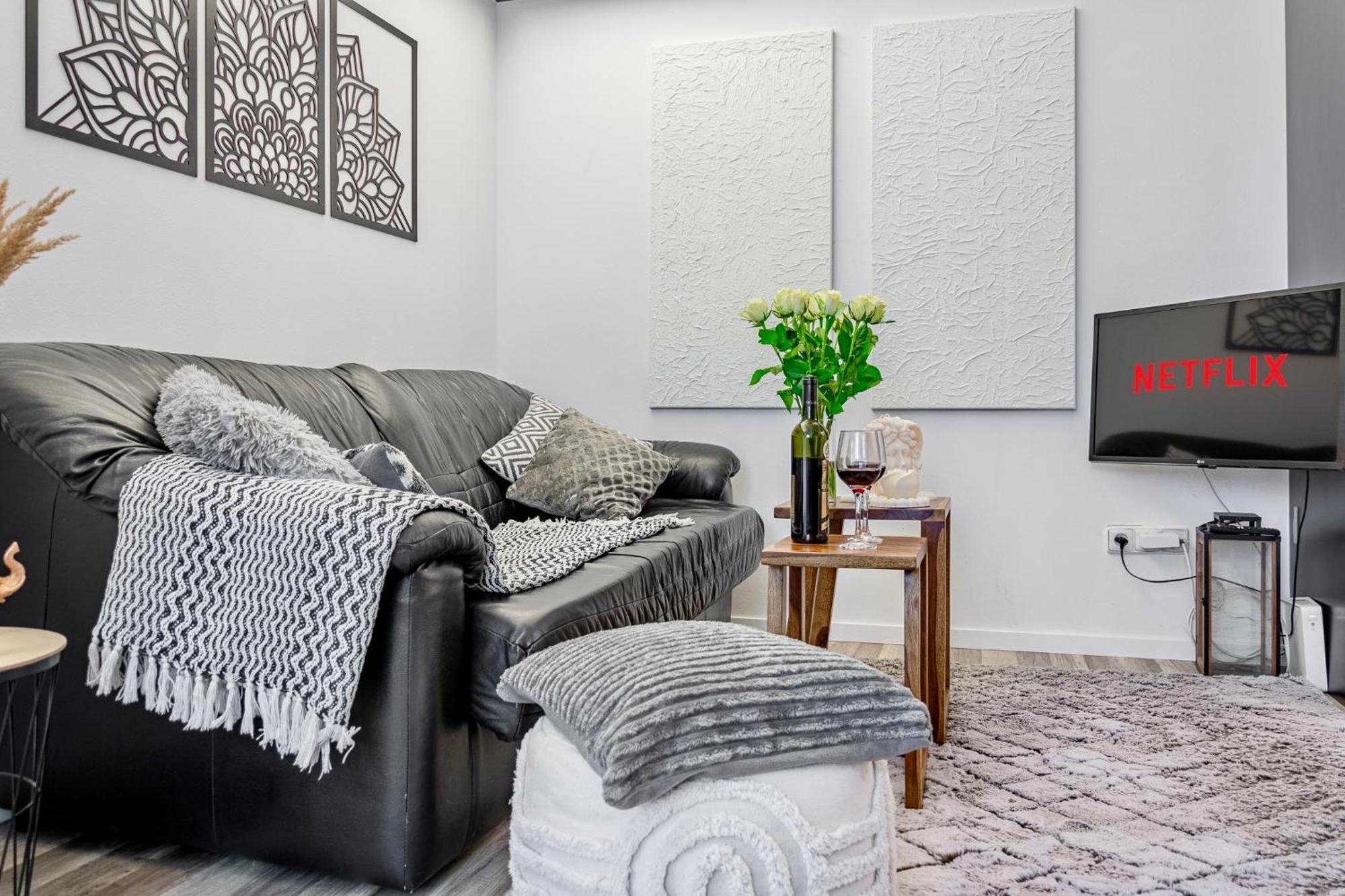 Natural-Style Apartment In The Centre Of ブラチスラヴァ エクステリア 写真