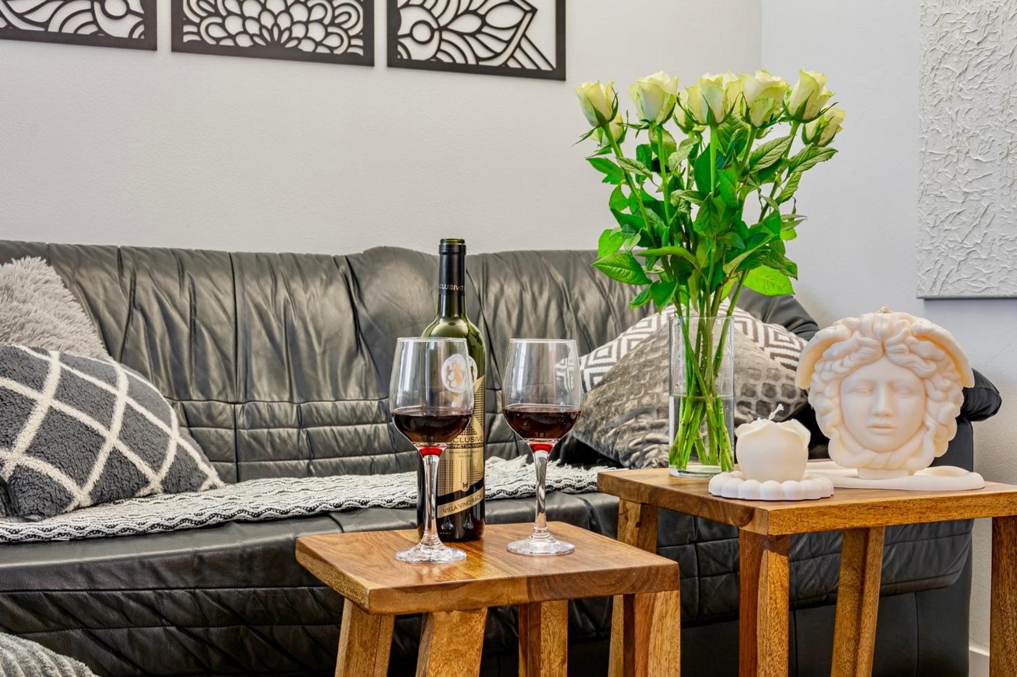Natural-Style Apartment In The Centre Of ブラチスラヴァ エクステリア 写真